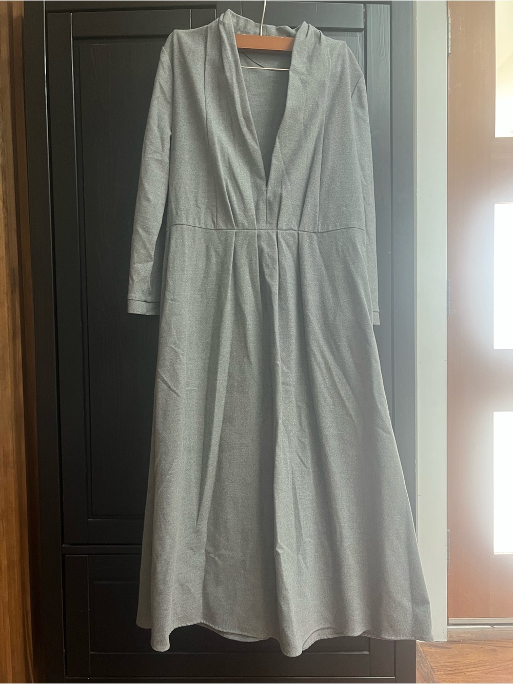 Zara Elegant Long Sleeve V-Neck Midi Dress in Light Gray size S
